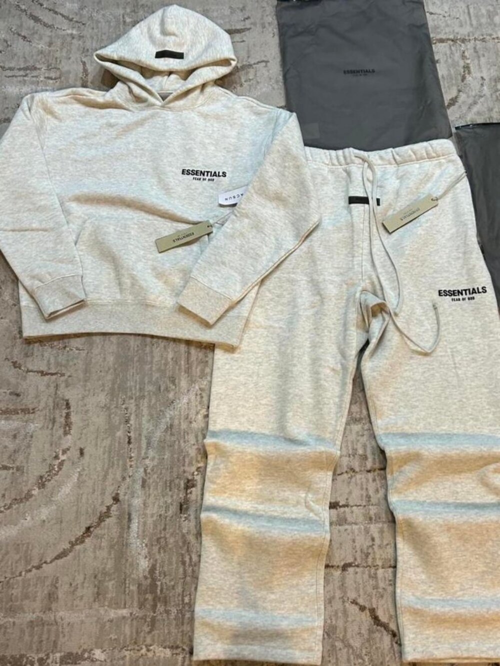 Uncuffed * Essentials Fear of God tracksuit grey ‘ light oatmeal ‘